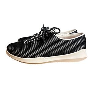 NWOT Men's Black and White Knit Sneakers
